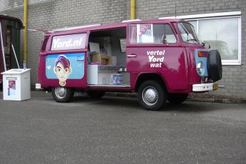 Yord-bus vol pennen en spraakwater.
