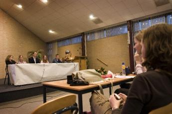 Discussie over schepping en evolutie.