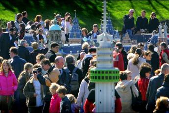Drukte in miniatuurstad Madurodam.