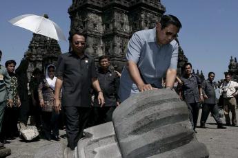 De Indonesische president Yudhoyono in het getroffen gebied.