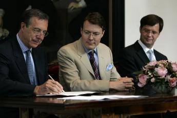 Prins Constantijn (m.) doet woensdag officieel aangifte van de geboorte van zijn dochter Leonore.