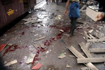 Bloedspoor op een van de getroffen stations.