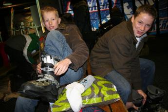 …schoenen vastgespen…