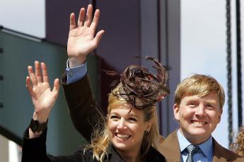 Prins Willem-Alexander en prins Máxima in Almere tijdens Koninginnedag 2006.