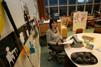 Arline Bussink (17) loopt stage bij Bartiméus.