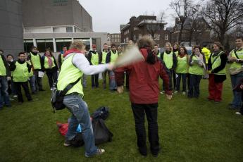 De ordedienst van LAKS treft voorbereidingen.