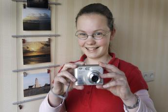 Eline van der Meij (14) uit Katwijk maakt graag foto’s in haar vrije tijd.