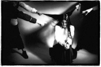 „Meiden roddelen vaak over elkaar. Jongens vechten meer.”