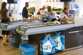 ...vervelende caissière...