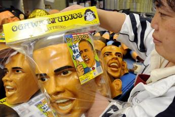 ...obama-maskers om er hélemaal bij te horen...