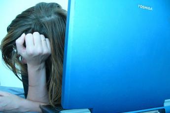 ”Grip op je dip” van achter de computer thuis.