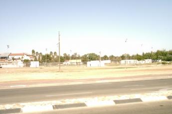 Een blauwe lucht boven Israël.