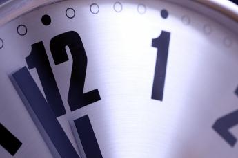 De klok wordt dit weekeinde een uur vooruit gezet.