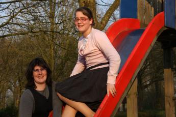 Anne-Lize Hertgers (12) is dol op haar tante Carine.