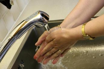 ...Iemand met smetvrees wast extreem vaak zijn handen...