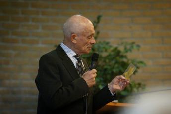 Cohen toont een jodenster.